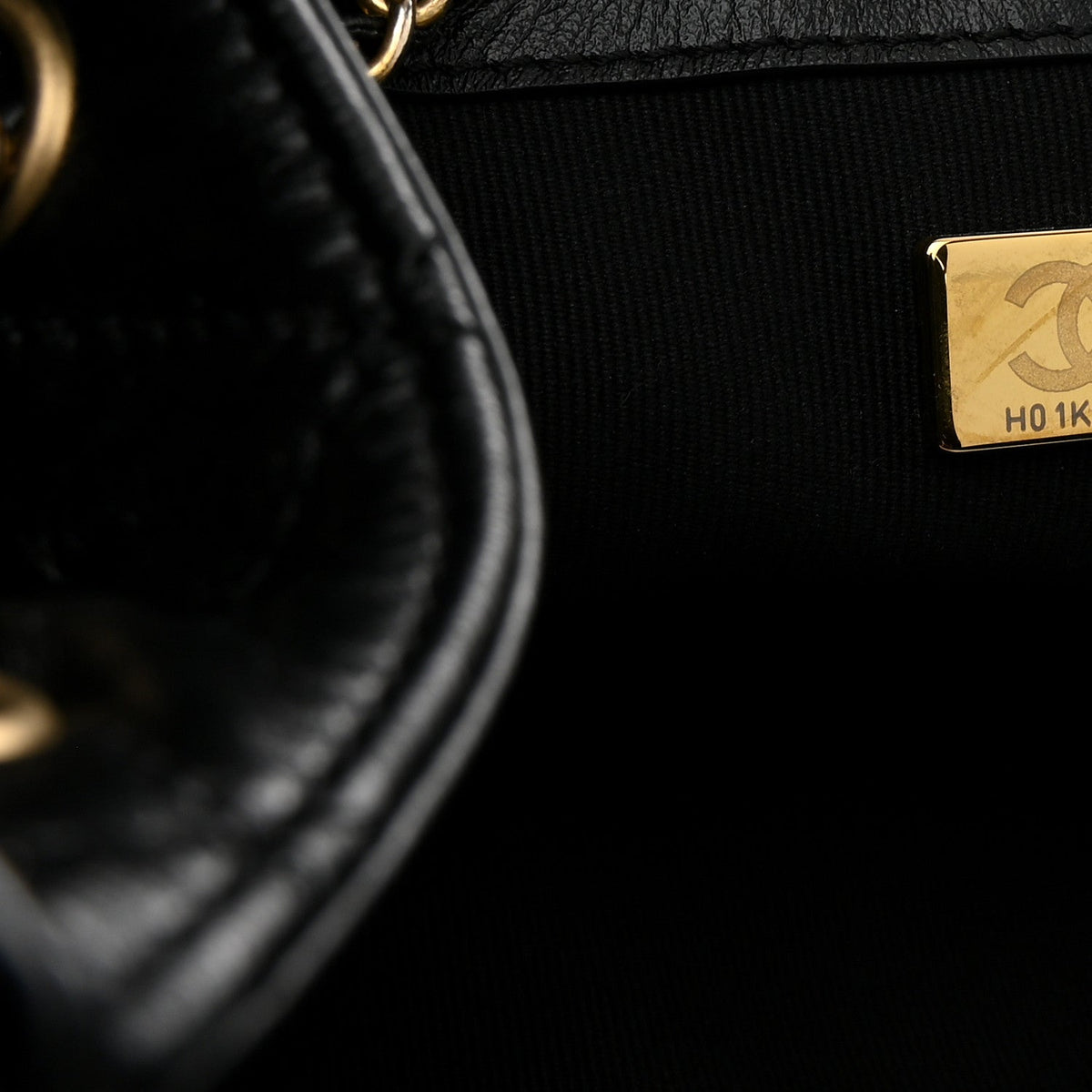 Shiny Crumpled Calfskin Quilted Medium Chanel 25 Handbag Black