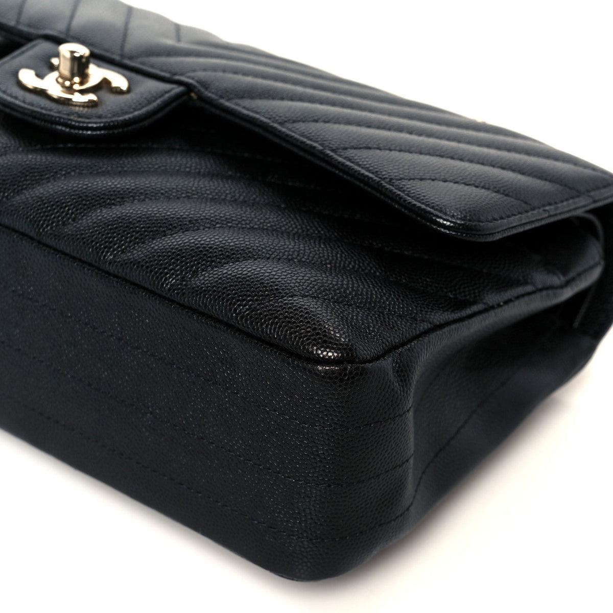 Caviar Chevron Quilted Medium Double Flap Black