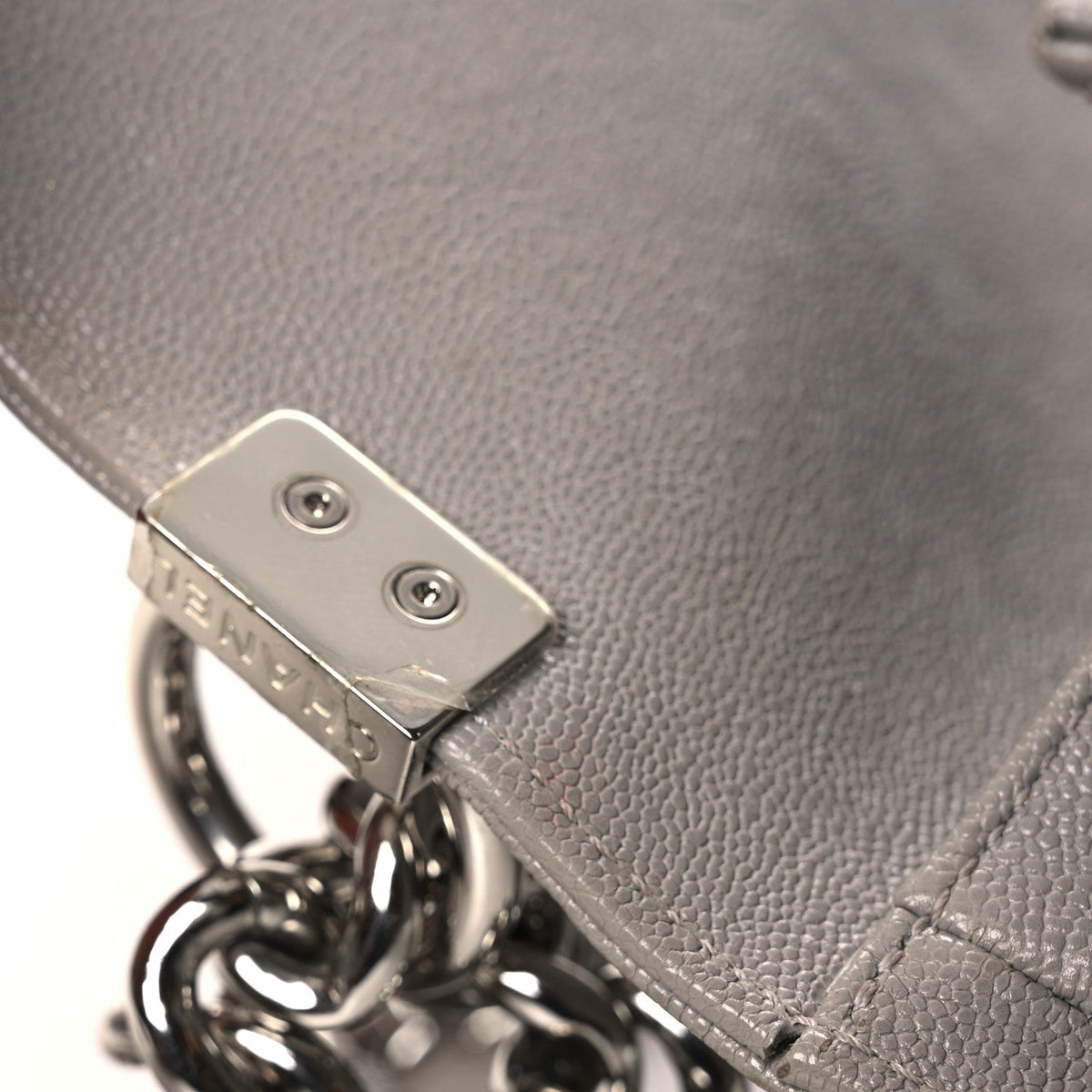 Caviar Quilted Medium Boy Flap Light Grey
