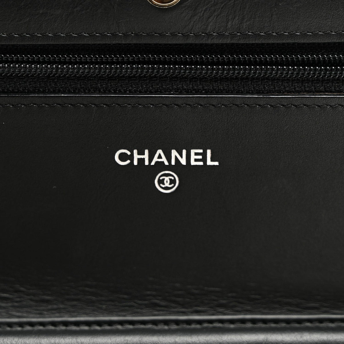 Patent Quilted Wallet On Chain WOC Black