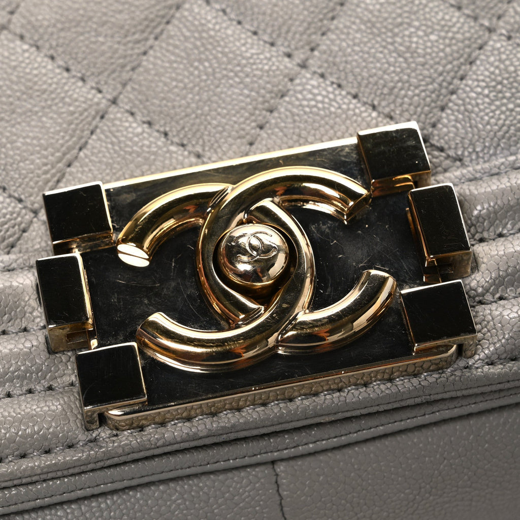 Caviar Quilted Medium Boy Flap Light Grey