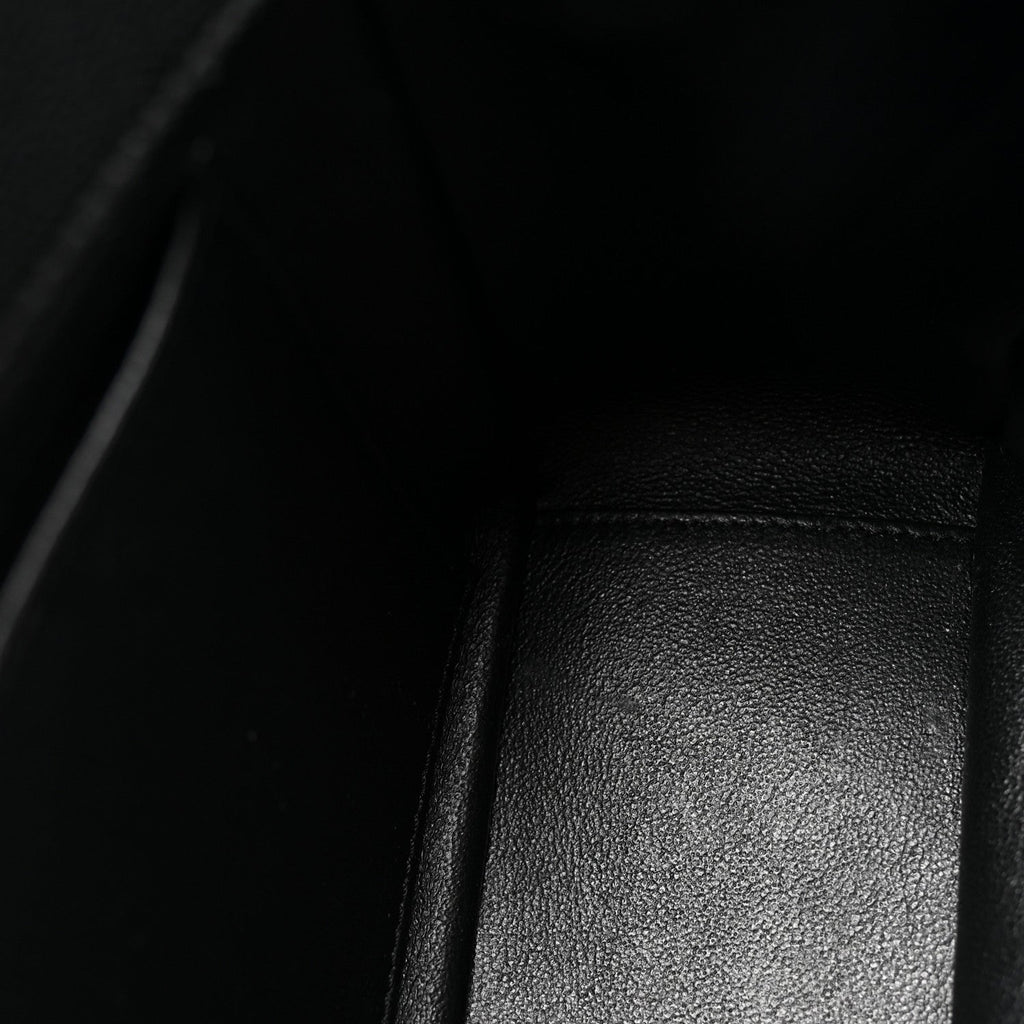 Caviar Quilted Medium Business Affinity Flap Black