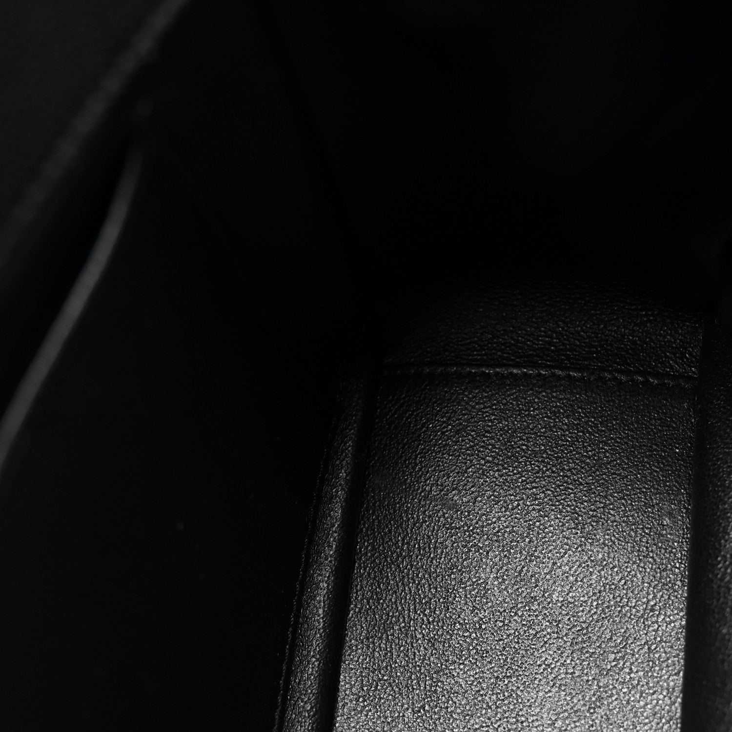 Caviar Quilted Medium Business Affinity Flap Black