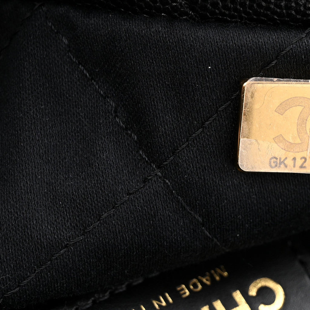 Shiny Caviar Quilted Monochrome Small Chanel 22 Black