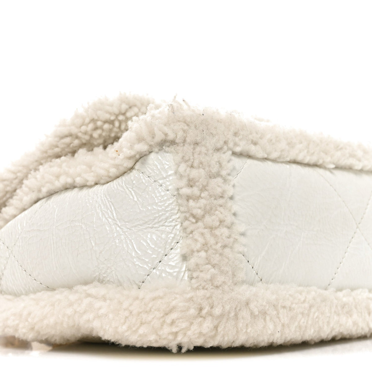Crumpled Calfskin Shearling Sheepskin Medium Chanel 19 Flap White