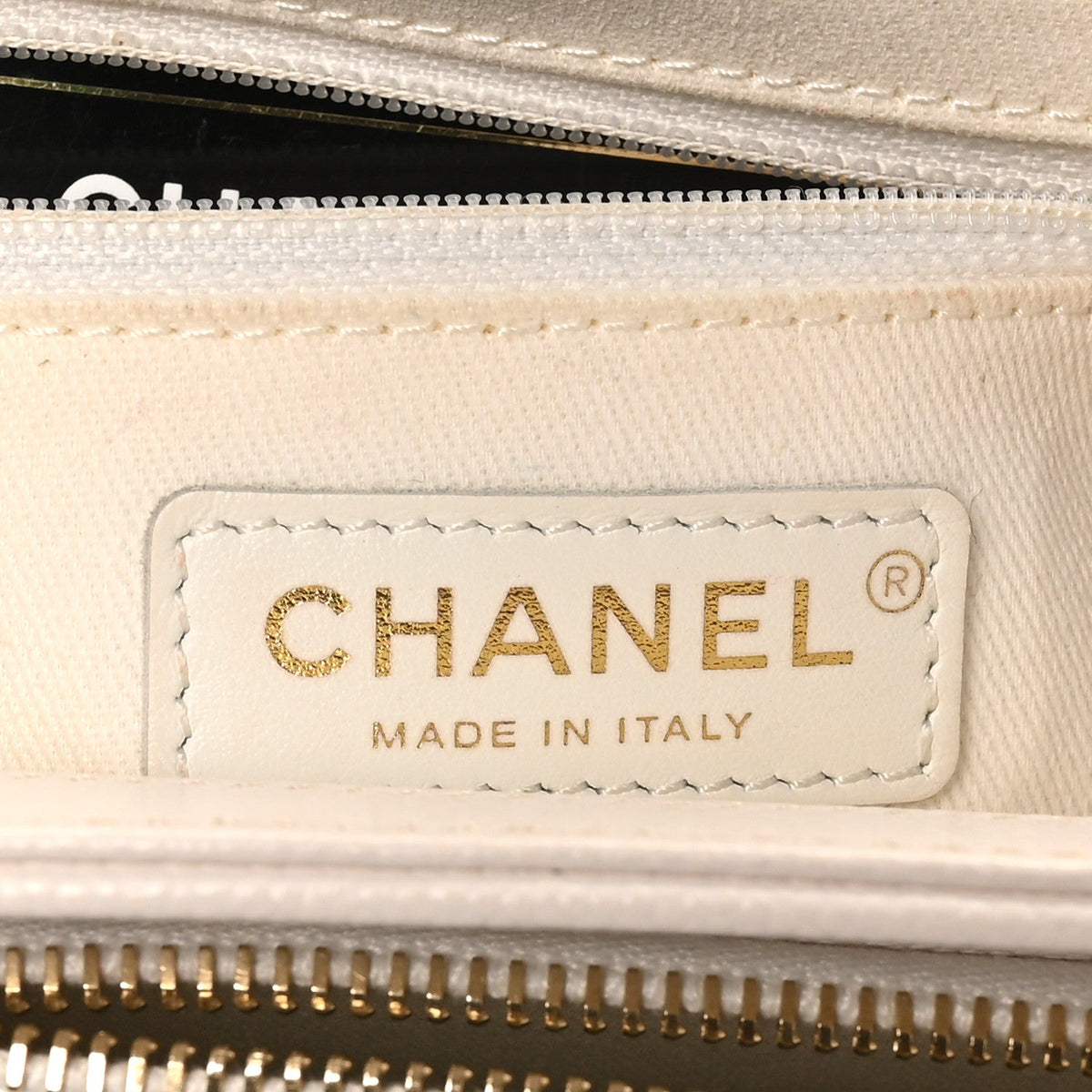 Caviar Quilted Medium Business Affinity Flap White