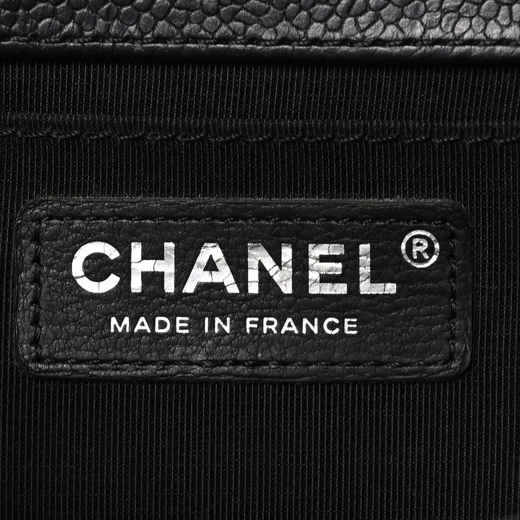 Caviar Chevron Quilted Medium Boy Flap Black