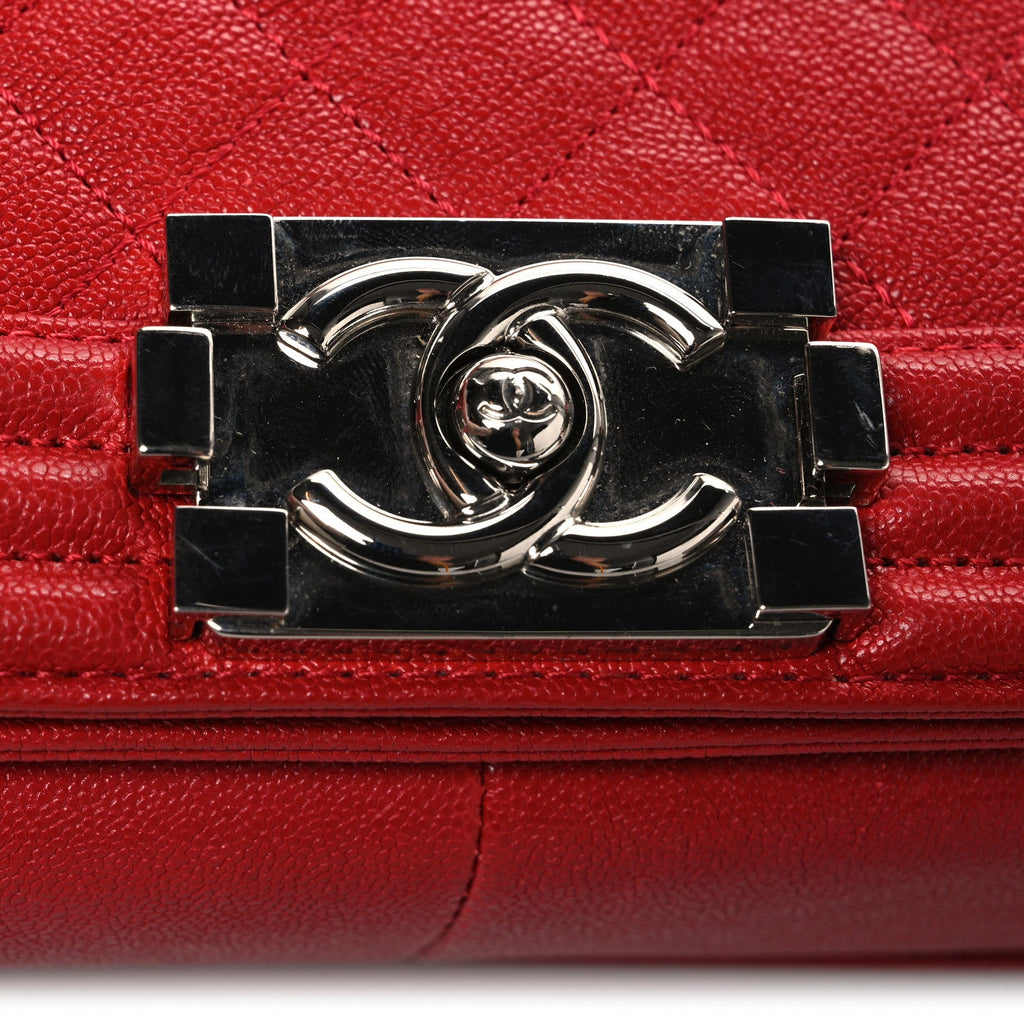 Caviar Quilted Medium Boy Flap Red