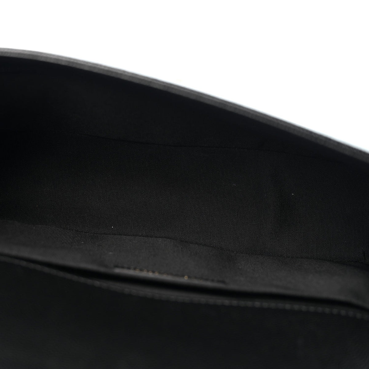 Caviar Quilted Medium Boy Flap Black